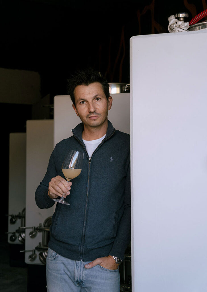 Nicola Biasi showcasing Vin de la Neu.