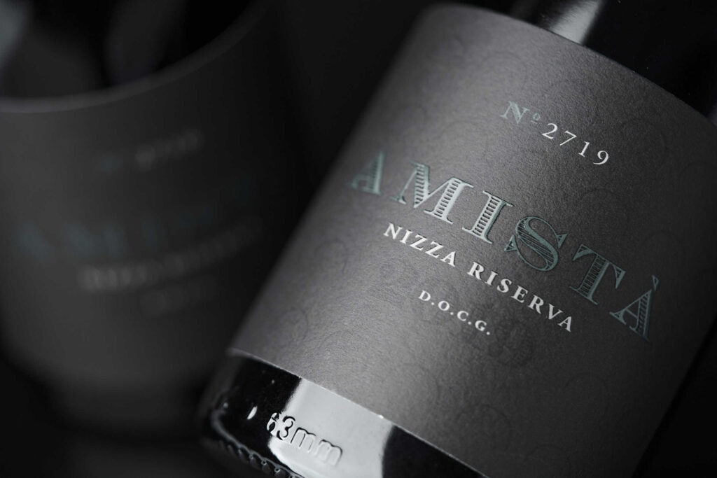 Amistà Riserva bottle captured in an artistic composition, symbolising elegance and excellence.